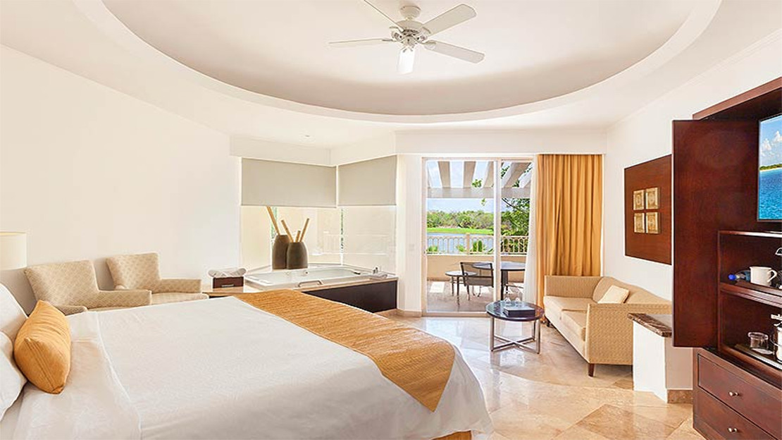 Superior Junior Suite Golf Course w/ golf cart inc